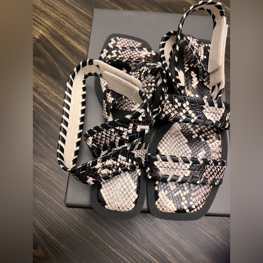 NWB Vince Camuto Python Exotic Sandal